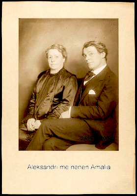 Aleksandër Moisiu me nënën e tij Amalia de Rada