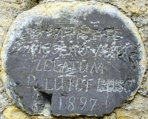 Mbishkrim në murin ballor të kishës së Currajve të Epërm