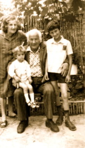 Lazer dhe Vitore me dy nipat e tyre- Ervis Dine dhe Antonio Saver 1989