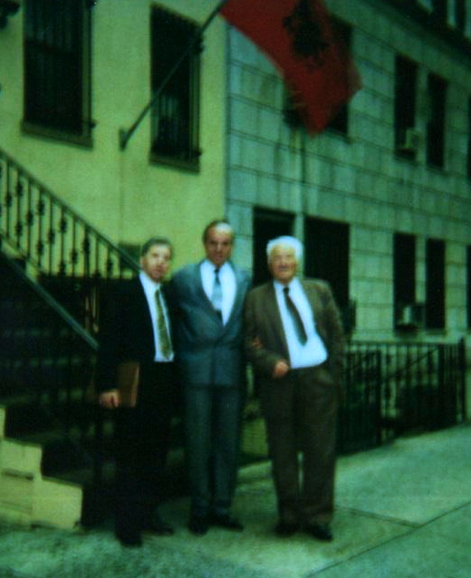 Dine Dine, Pёllumb Kulla, Lazёr Radi para selisё sё Ambasadёs Shqiptare - New York 5 gusht 1994.