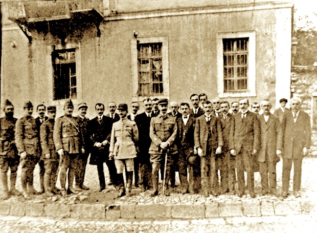 Administrata e qytetit te Korçes dhe Kolonel Descoins 10 dhjetor 1916