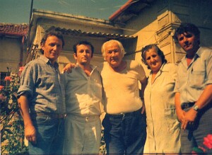 Lazër e Vitore Radi me miq të Lushnjes - nga e majta Gëzim Lumi, Shpetim Turani, Minella Dani, 1993