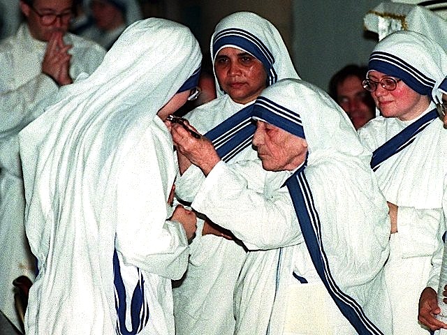 Nënë Tereza dhe Ndjekset e saja të Urdhërit...