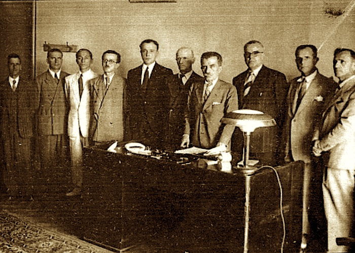 Këshilli i Regjencës 1943 - në qendër Mehdi Frashëri