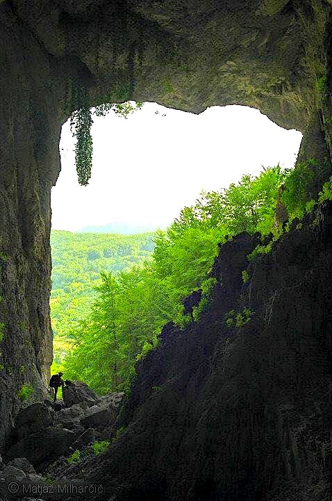 Hyrja e Shpellës më të gjatë në Shqipëri e njohur si “Bira e Zezë”, Curraj Epër
