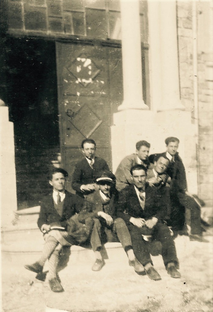 Bashkëliceistë në Liceun Francez të Korçës. Viti 1930.