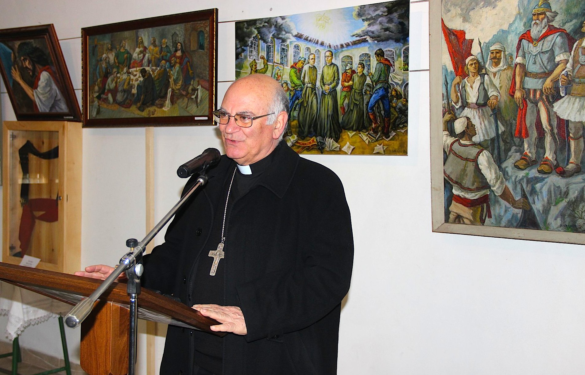 Monsignior Angelo Masafra gjatë takimit