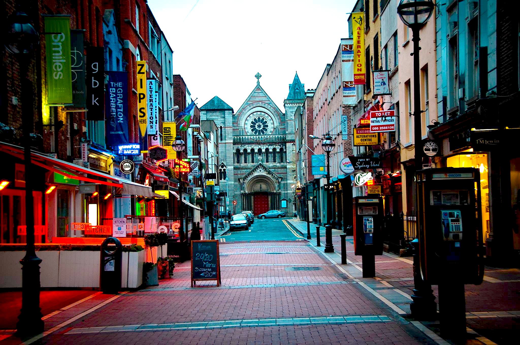 Muzg në nji krrugë karakteristike Dublini