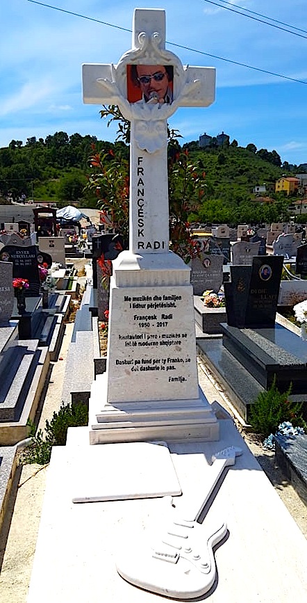 Varri Monumetal i Françesk Radit dhe Kitara e tij