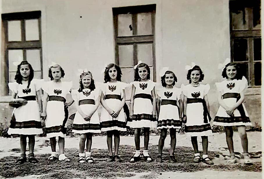 Vajzat e Flamurit Kuqezi - Kerçove 1943