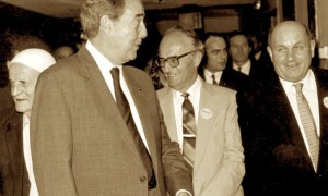 Ish senatori Dole (majtas) me Prof. Sami Repishtin (në mes) dhe Jim Xhema