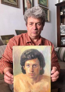 Piktori Arben Shira dhe nje autoportret i hershem i tij