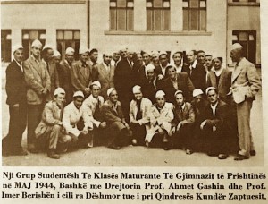 Maturantë të Gjimnazit të Prishtinës - Maj 1944