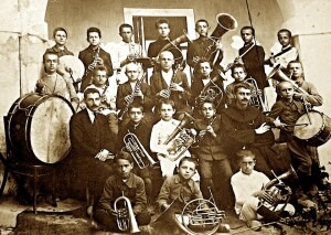 Martin Gjoka dhe orkestra e Nxansave të tij