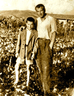 Lazër Radi i posadalë nga burgu, dhe i biri Alfredi, Savër 1954