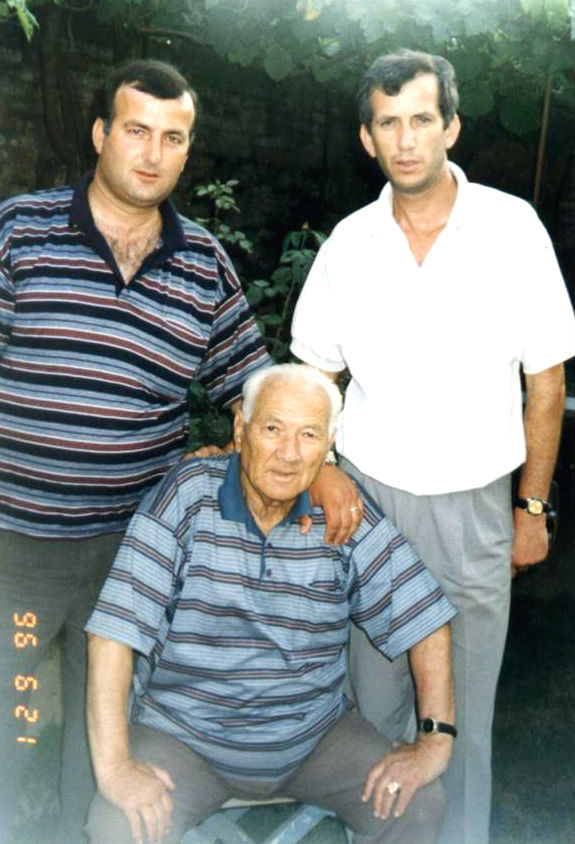 Lazër Radi dhe dy djemtë 1996