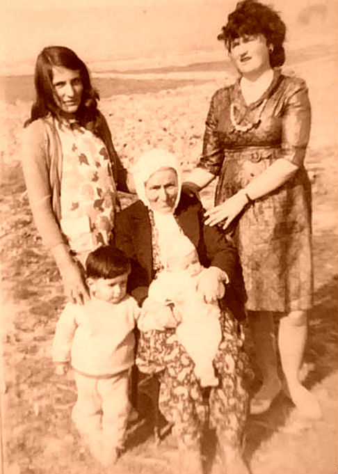 Gjylie Kolgjini (Lokja) me nusen dhe mbesat