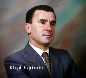 Autori i shkrimit Klajd Kapinova