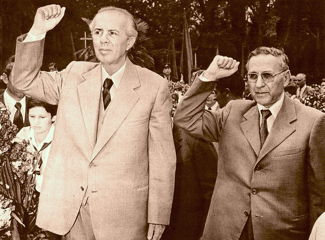 Grushti i hekurt i diktaturës: Hoxha - Shehu