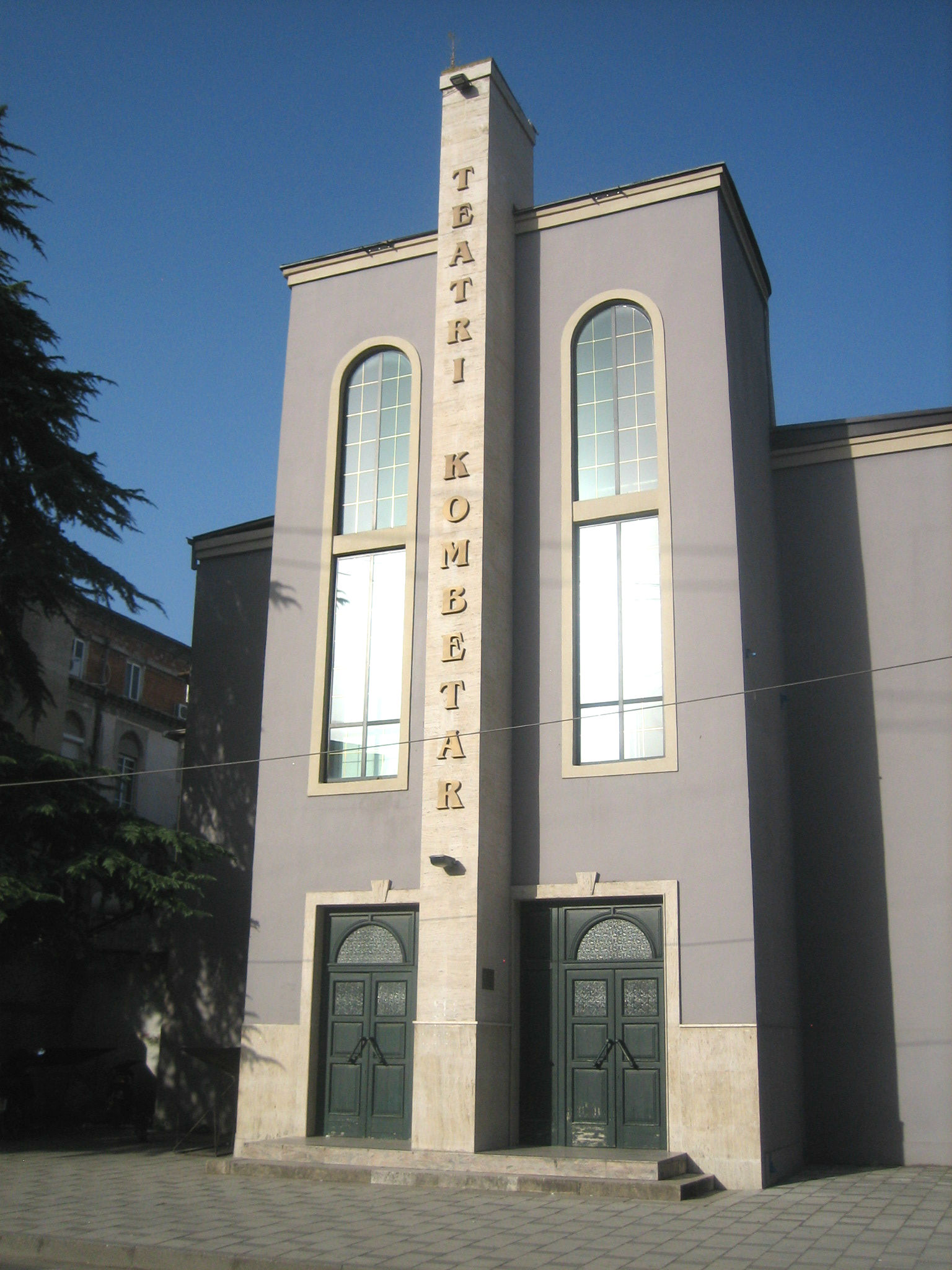Teatri Kombëtar - Tiranë