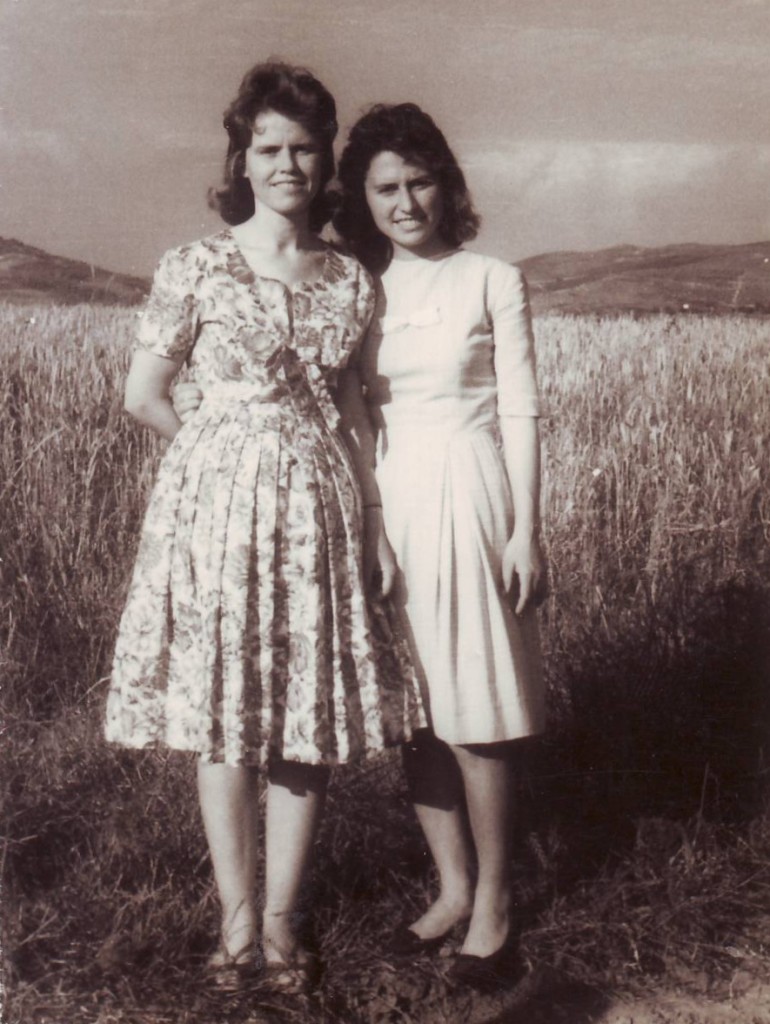 Neriman Hoxha dhe Valbona Çoku - Savër 1961