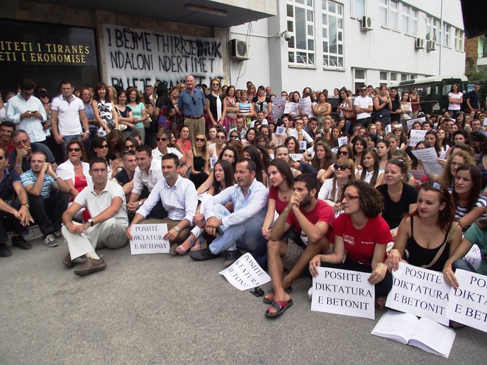 Studentët e Ekonomikut në Protestë