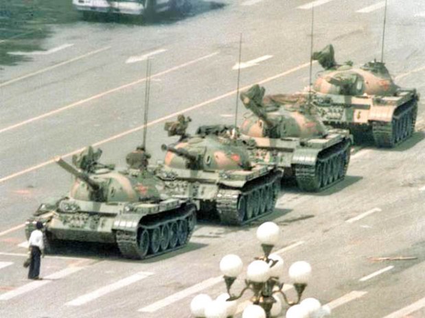 Njeriu përballë tankeve - Pekin 1989