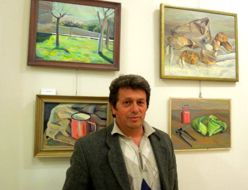 Piktori Arben Shira në ekspozitën e tij