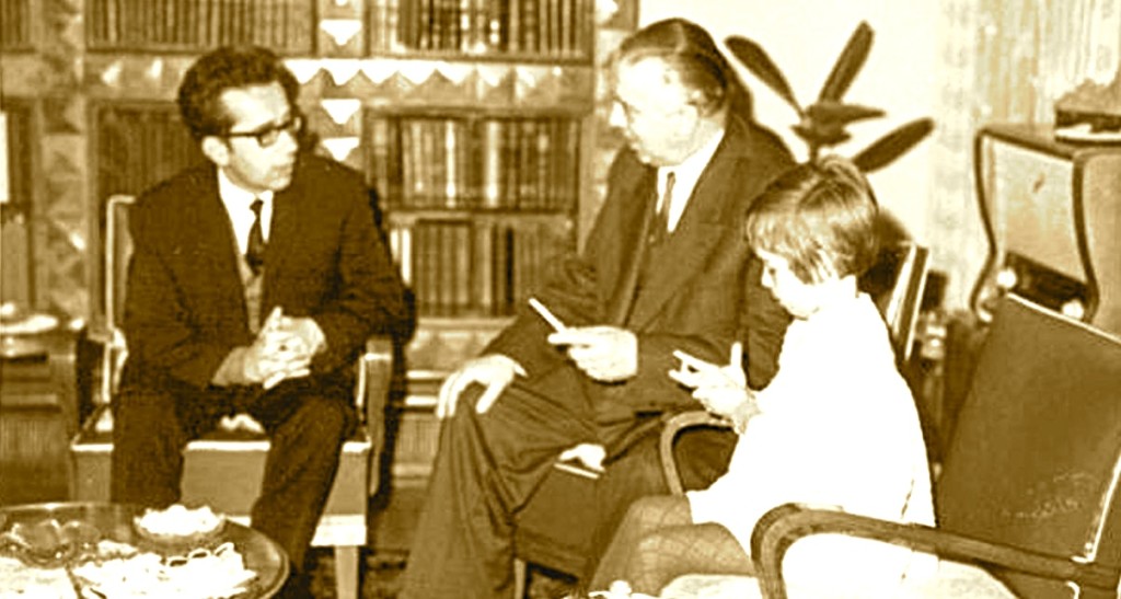 Ismail Kadare në shtëpinë e Enver Hoxhës (1971)