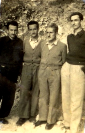 Të rinj të internuar në Kuç 1957 (Bardh Kupi, Valentin Pervizi, Dedë Gjonmarkaj, Lek Pervizi)