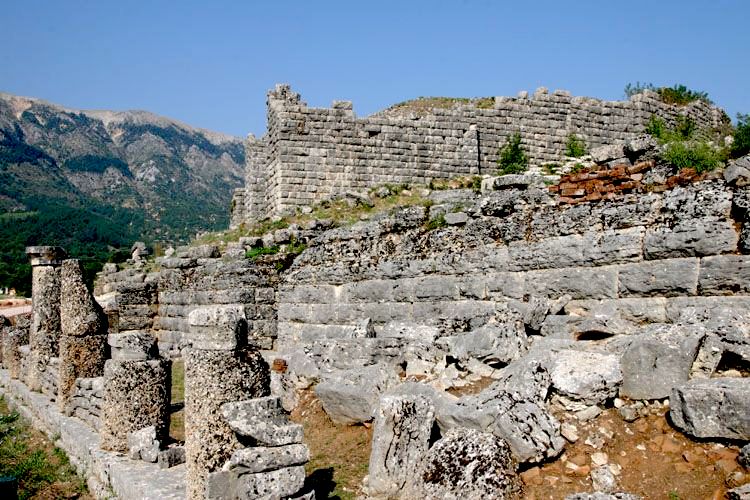 Tempulli i Dodonës (në afërsi të Janinës)