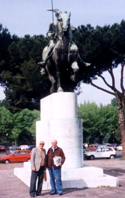 Lazer Radi dhe Petro Vuçani (kunati i Koliqit)- Rome 1991