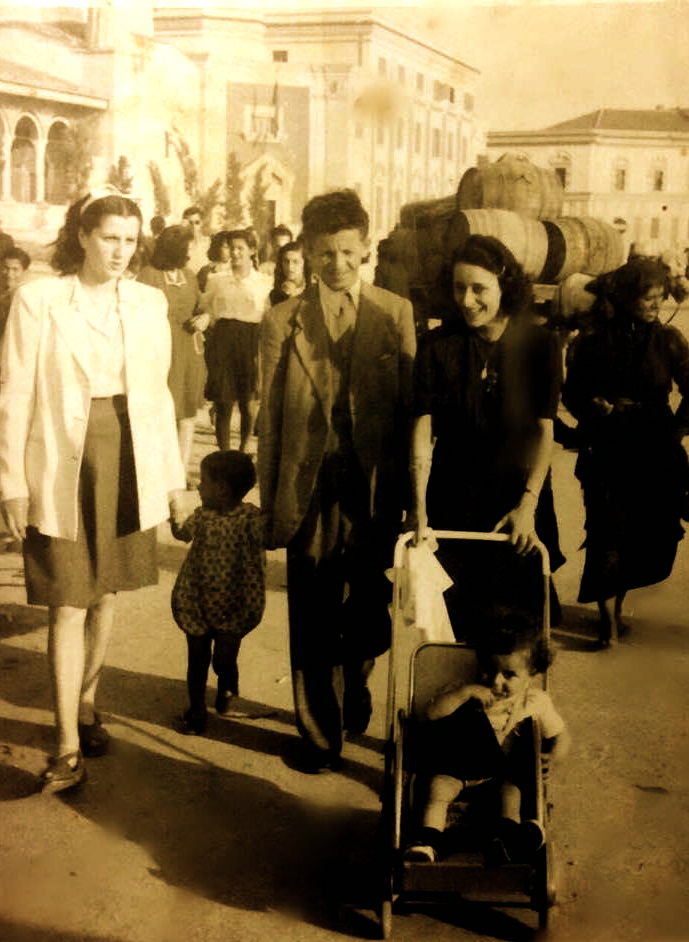 Viktore Radi, me kunatin Balto dhe Roza me Alfredin e Ferdinandin - Tiranë 1945