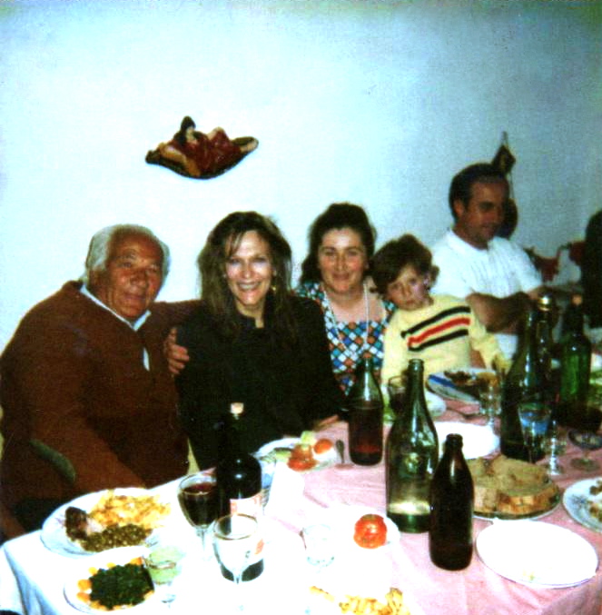 Lazër Radi, Rada Anderman, Vera Kuqeshi e bika, dhe shoqëruesi i Sig. shtetit Agron … Savër, 3 maj 1990