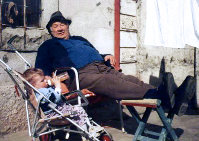 Lazri me nipin nji mbasdite vjeshte - Tirane 1995