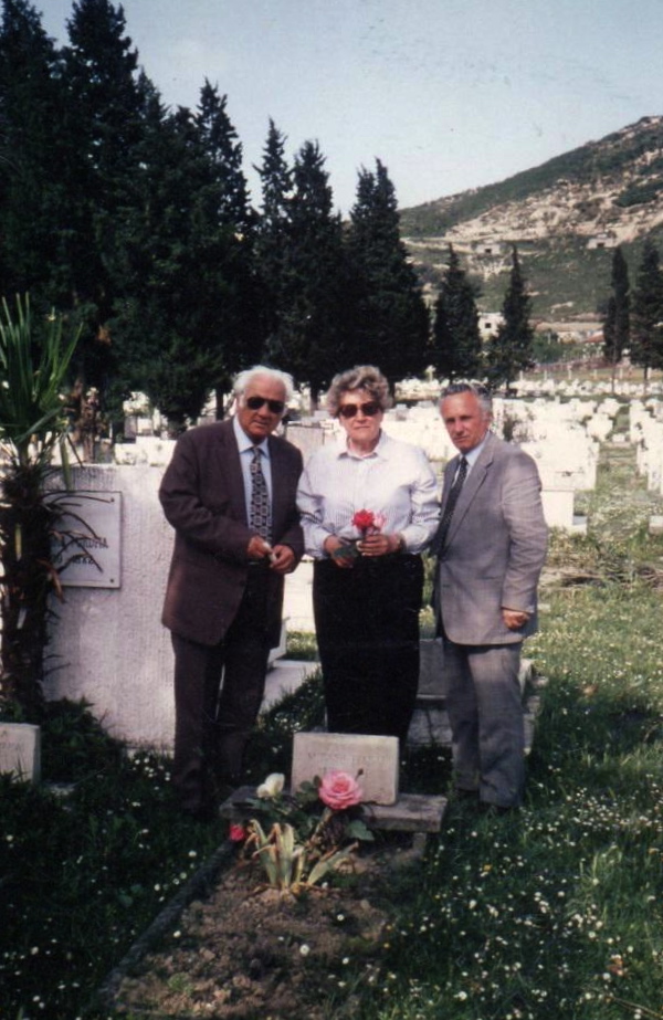Lazёr Radi, Drita Ivanaj e L. Leka  te varri i Mirash Ivanajt - Tiranё, shtator 1992