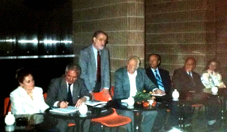 Takimi me intelektualin Gjon Sinishtёn - Tiranё 14 tetor 1994