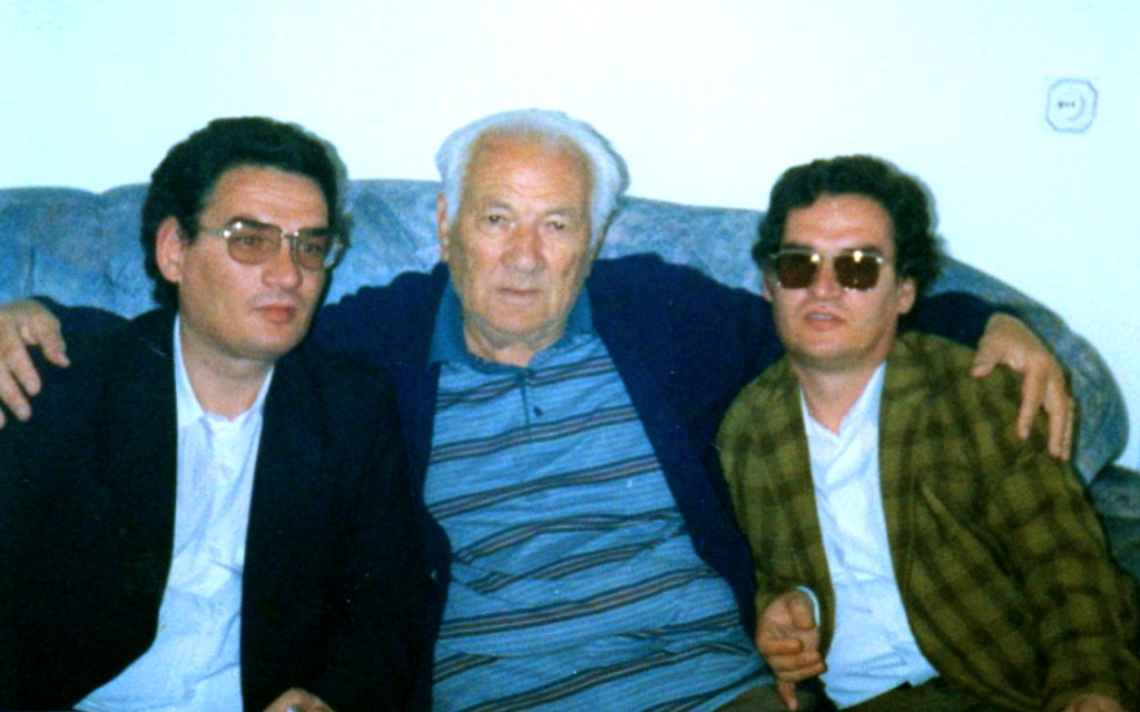 Lazёr Radi midis poetёve Dritan dhe Arben Shehu - Tiranё, 15 nёntor 1997
