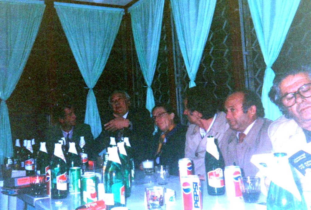 Koktej nё lokalin e Qenam Butkёs mbas promovimit - Lushnje 10 dhjetor 1993