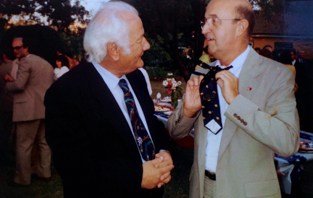 Lazёr Radi shkёmben kravatat me Ambasadorin William Ryerson - Tiranё 1993