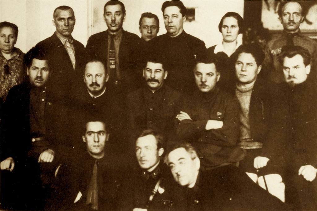 Stalini, Bukharini, Voroshilovi dhe shumë prej atyre që do të pësonin "Spastrimet e Mëdha '36-'38"