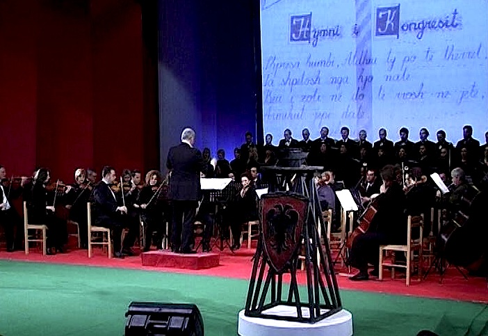Orkestra e T.O.B-it nё ekzekutimin e Himnit tё Kongresit tё Lushnjes, Janar 2012
