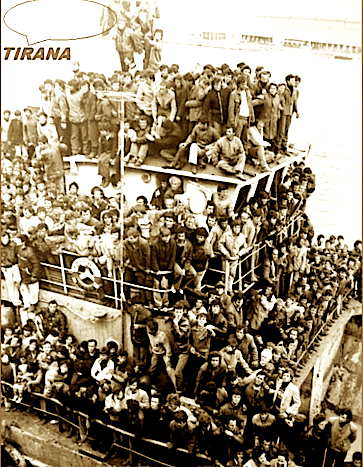 Braktisja e madhe - 16.000 vetë brenda 30 orëve lanë Durrësin drejt Italisë
