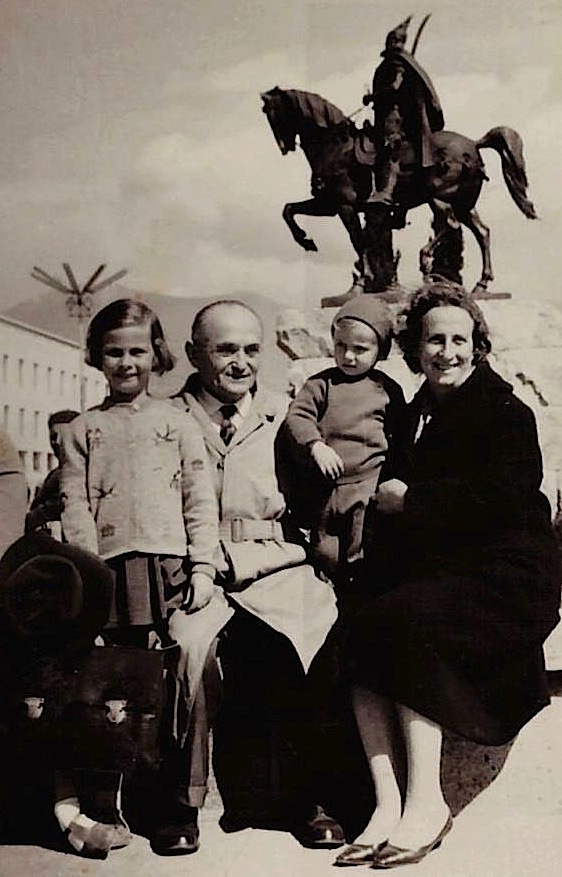 "Familja Markarian - Tirane, mars 1968"