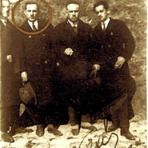 Hasan Prishtina (në rreth) me tre miqtë të tij: Qazim Mulleti, Beqir Valteri e Azis Çami, pak para atentatit ndaj Mbretit Zog, Vjenë 1932