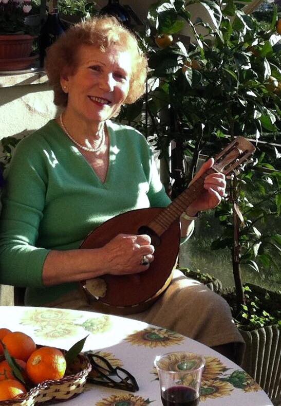 Lejla Kylheku me mandolinën e saj