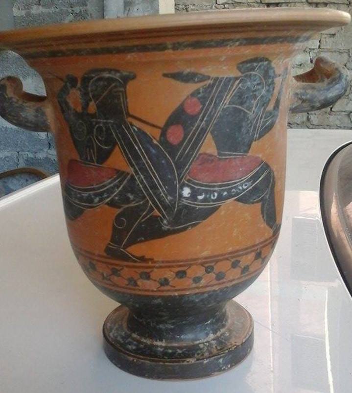 Vazo qeramike me motive nga Iliada e Homerit.