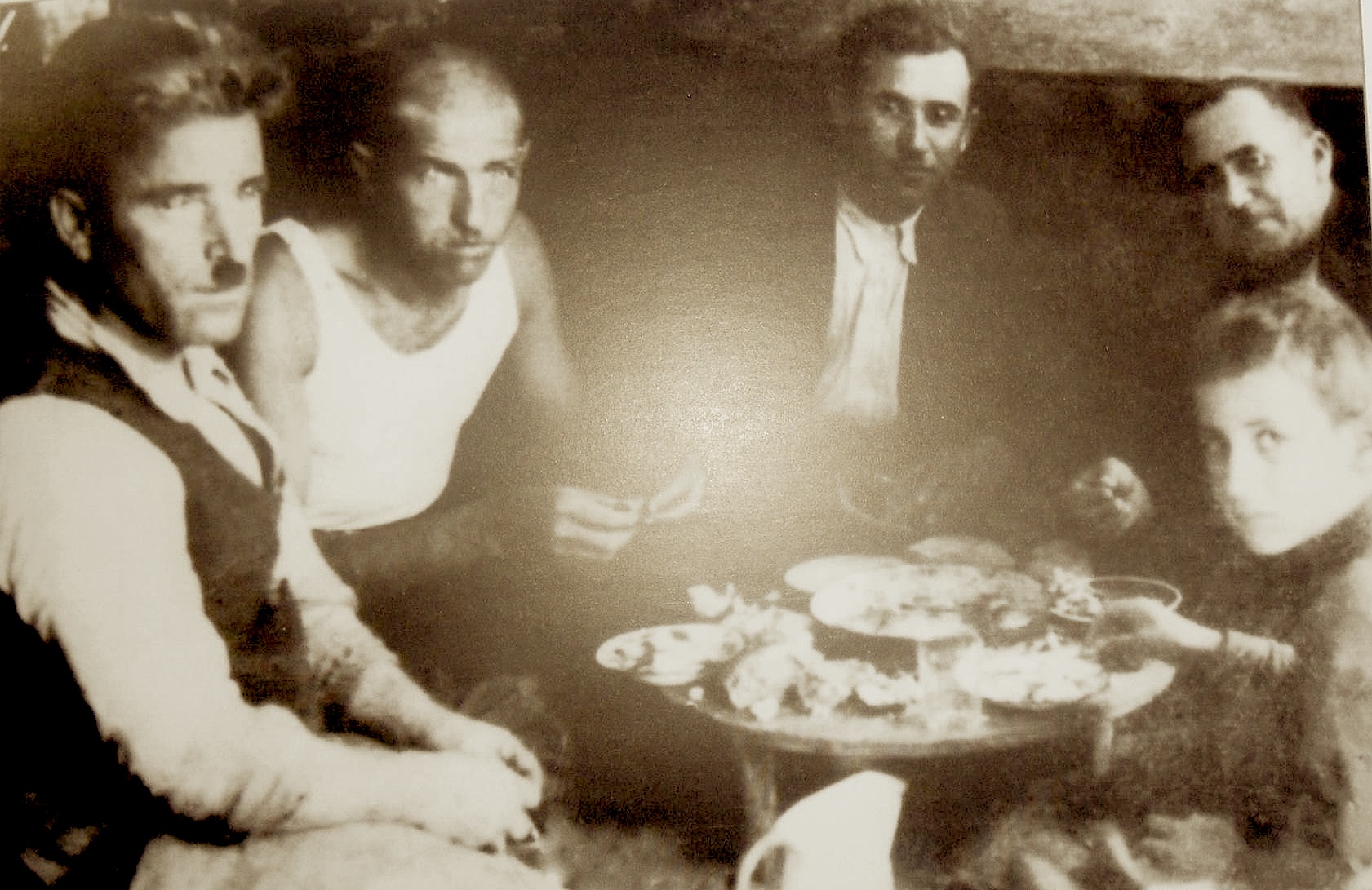 Drekë në një han të Beratit... (1942)