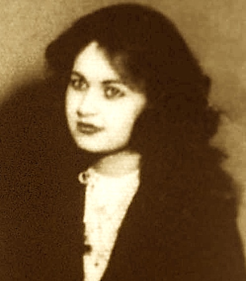 Laura Keçi në rininë e hershme