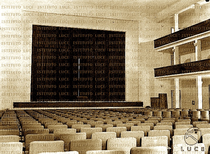 Arkitektura e Teatrit Kombetar 1940 (Inst. Luce 3)